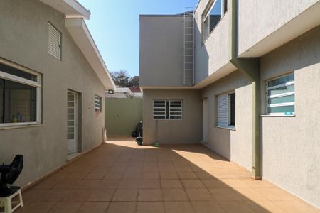 Casa à venda com 235m², 3 quartos e 7 vagasQuintal