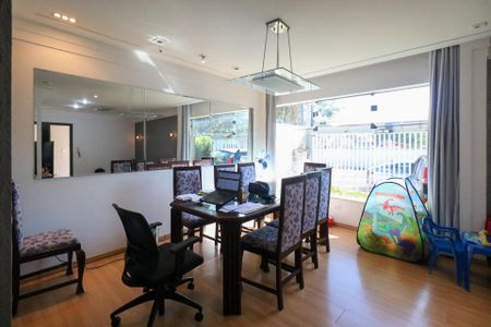 Casa à venda com 235m², 3 quartos e 7 vagasSala