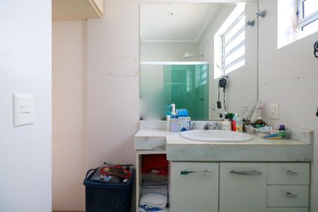 Casa à venda com 235m², 3 quartos e 7 vagasBanheiro da Suíte