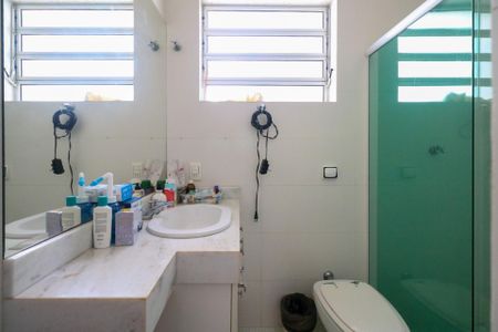 Casa à venda com 235m², 3 quartos e 7 vagasBanheiro da Suíte