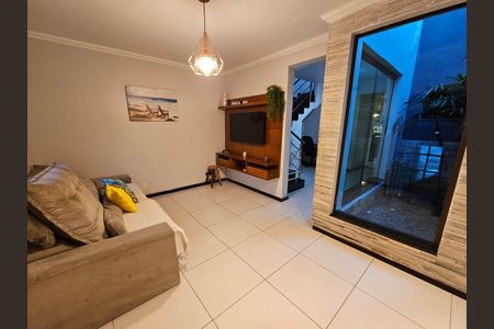 Casa à venda com 120m², 3 quartos e 2 vagas Casa à venda com 120m², 3 quartos e 2 vagasSala