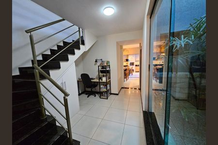 Casa à venda com 120m², 3 quartos e 2 vagas Casa à venda com 120m², 3 quartos e 2 vagasSala