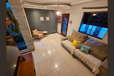 Casa à venda com 120m², 3 quartos e 2 vagas Casa à venda com 120m², 3 quartos e 2 vagasSala