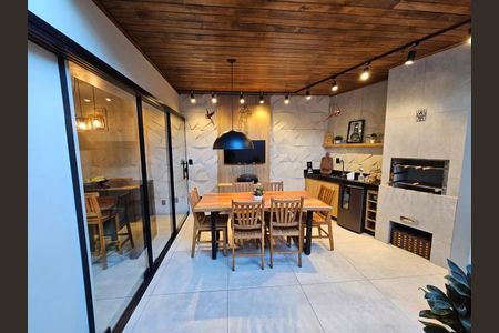 Casa à venda com 120m², 3 quartos e 2 vagas Casa à venda com 120m², 3 quartos e 2 vagasEspaço Gourmet