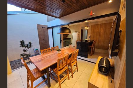 Casa à venda com 120m², 3 quartos e 2 vagas Casa à venda com 120m², 3 quartos e 2 vagasEspaço Gourmet