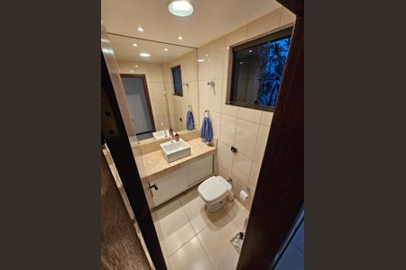 Casa à venda com 120m², 3 quartos e 2 vagas Casa à venda com 120m², 3 quartos e 2 vagasBanheiro