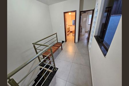 Casa à venda com 120m², 3 quartos e 2 vagas Casa à venda com 120m², 3 quartos e 2 vagasHall