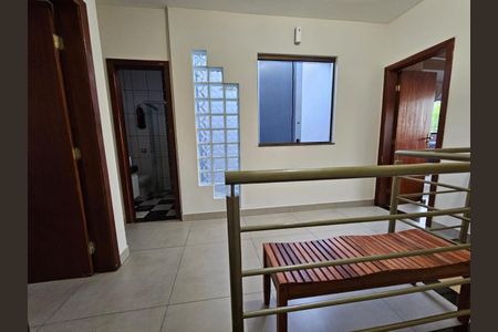 Casa à venda com 120m², 3 quartos e 2 vagas Casa à venda com 120m², 3 quartos e 2 vagasHall