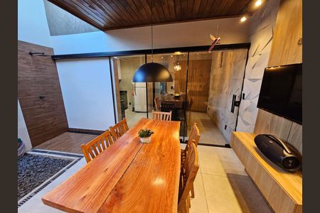 Casa à venda com 120m², 3 quartos e 2 vagas Casa à venda com 120m², 3 quartos e 2 vagasCozinha