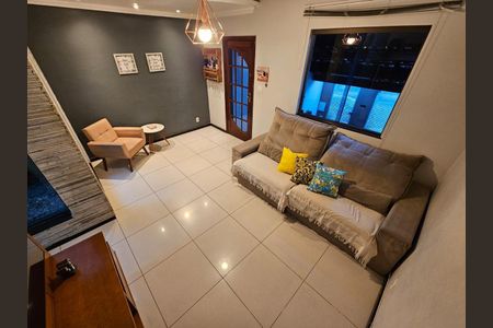 Casa à venda com 120m², 3 quartos e 2 vagas Casa à venda com 120m², 3 quartos e 2 vagasSala