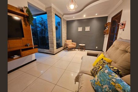 Casa à venda com 120m², 3 quartos e 2 vagas Casa à venda com 120m², 3 quartos e 2 vagasSala