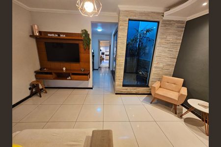 Casa à venda com 120m², 3 quartos e 2 vagas Casa à venda com 120m², 3 quartos e 2 vagasSala