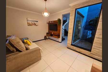 Casa à venda com 120m², 3 quartos e 2 vagas Casa à venda com 120m², 3 quartos e 2 vagasSala