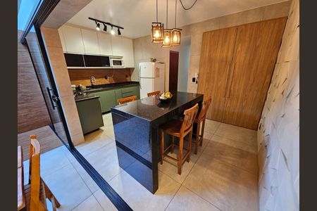 Casa à venda com 120m², 3 quartos e 2 vagas Casa à venda com 120m², 3 quartos e 2 vagasCozinha