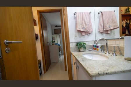 Apartamento à venda com 85m², 3 quartos e 1 vaga Apartamento à venda com 85m², 3 quartos e 1 vagaBanheiro Social