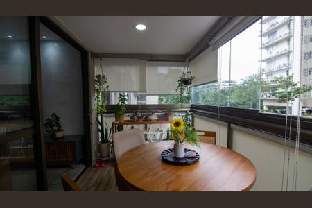 Apartamento à venda com 85m², 3 quartos e 1 vaga Apartamento à venda com 85m², 3 quartos e 1 vagaSala