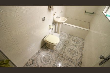 Casa à venda com 106m², 2 quartos e 2 vagas Casa à venda com 106m², 2 quartos e 2 vagasSuíte Banheiro