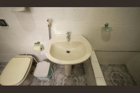 Casa à venda com 106m², 2 quartos e 2 vagas Casa à venda com 106m², 2 quartos e 2 vagasSuíte Banheiro