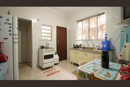 Casa à venda com 106m², 2 quartos e 2 vagas Casa à venda com 106m², 2 quartos e 2 vagasCozinha