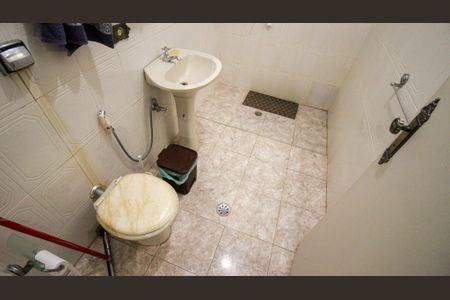 Casa à venda com 106m², 2 quartos e 2 vagas Casa à venda com 106m², 2 quartos e 2 vagasBanheiro