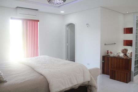 Casa à venda com 249m², 4 quartos e 4 vagasQuarto Suíte