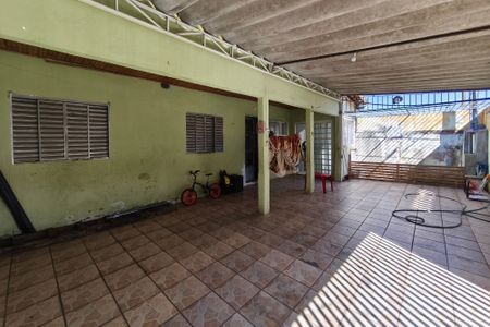 Casa para alugar com 128m², 3 quartos e 2 vagas Casa para alugar com 128m², 3 quartos e 2 vagasQuintal - Garagem