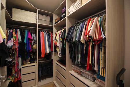 Casa de condomínio à venda com 142m², 4 quartos e 2 vagasCloset da suíte