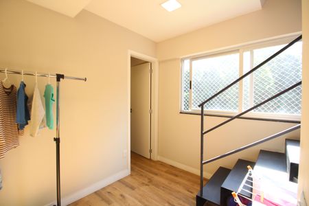 Casa de condomínio à venda com 142m², 4 quartos e 2 vagasÁrea de Serviço