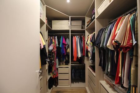 Casa de condomínio à venda com 142m², 4 quartos e 2 vagasCloset da suíte