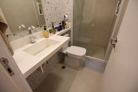 Casa de condomínio à venda com 142m², 4 quartos e 2 vagasBanheiro Social