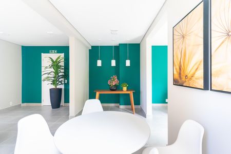 Apartamento para alugar com 37m², 2 quartos e 1 vaga Apartamento para alugar com 37m², 2 quartos e 1 vagaÁrea comum - Salão de festas