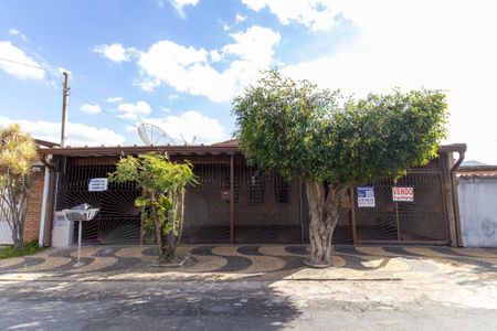 Casa à venda com 234m², 3 quartos e 3 vagas Casa à venda com 234m², 3 quartos e 3 vagasFachada