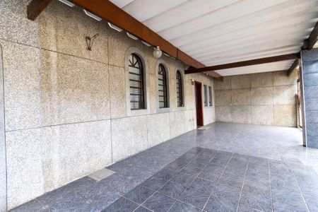 Casa à venda com 234m², 3 quartos e 3 vagas Casa à venda com 234m², 3 quartos e 3 vagasÁrea comum