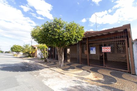 Casa à venda com 234m², 3 quartos e 3 vagas Casa à venda com 234m², 3 quartos e 3 vagasFachada