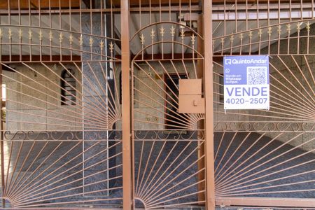 Casa à venda com 234m², 3 quartos e 3 vagas Casa à venda com 234m², 3 quartos e 3 vagasPlaquinha