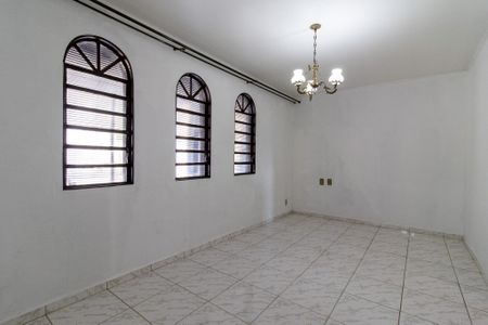 Casa à venda com 234m², 3 quartos e 3 vagas Casa à venda com 234m², 3 quartos e 3 vagasSala