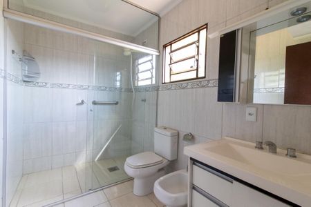 Casa à venda com 234m², 3 quartos e 3 vagas Casa à venda com 234m², 3 quartos e 3 vagasBanheiro do Quarto 2