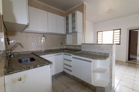 Casa à venda com 234m², 3 quartos e 3 vagas Casa à venda com 234m², 3 quartos e 3 vagasCozinha