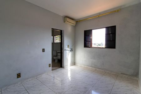 Casa à venda com 234m², 3 quartos e 3 vagas Casa à venda com 234m², 3 quartos e 3 vagasQuarto 2