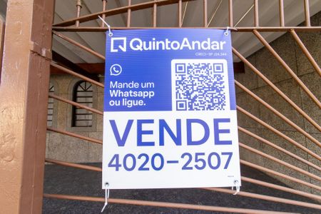 Casa à venda com 234m², 3 quartos e 3 vagas Casa à venda com 234m², 3 quartos e 3 vagasPlaquinha