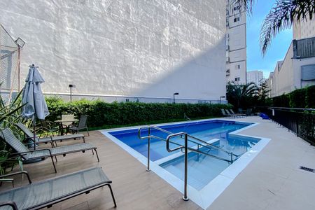 Apartamento à venda com 32m², 1 quarto e sem vagaÁrea comum - Piscina