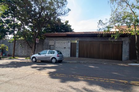Casa para alugar com 960m², 4 quartos e 10 vagasFachada
