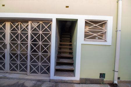 Casa para alugar com 960m², 4 quartos e 10 vagasEscada para o Sótão