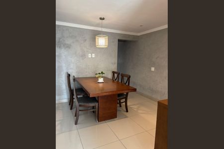 Casa à venda com 240m², 3 quartos e 3 vagas Casa à venda com 240m², 3 quartos e 3 vagasSala de Jantar