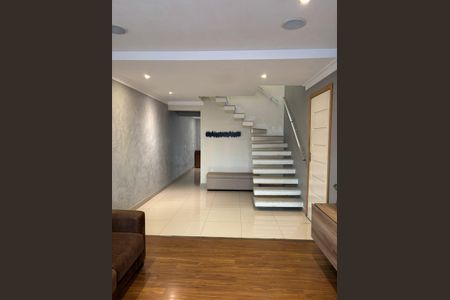 Casa à venda com 240m², 3 quartos e 3 vagas Casa à venda com 240m², 3 quartos e 3 vagasSala