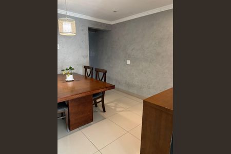 Casa à venda com 240m², 3 quartos e 3 vagas Casa à venda com 240m², 3 quartos e 3 vagasSala de Jantar