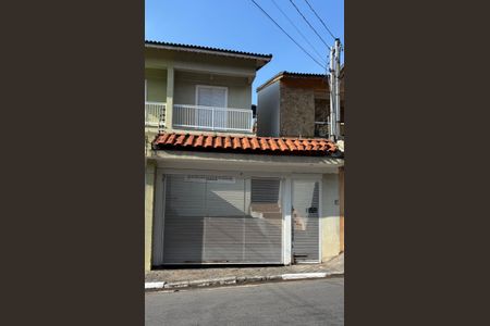 Casa à venda com 240m², 3 quartos e 3 vagas Casa à venda com 240m², 3 quartos e 3 vagasFachada