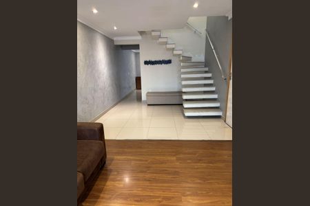 Casa à venda com 240m², 3 quartos e 3 vagas Casa à venda com 240m², 3 quartos e 3 vagasSala