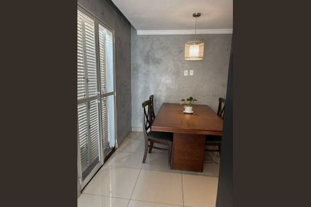 Casa à venda com 240m², 3 quartos e 3 vagas Casa à venda com 240m², 3 quartos e 3 vagasSala de Jantar