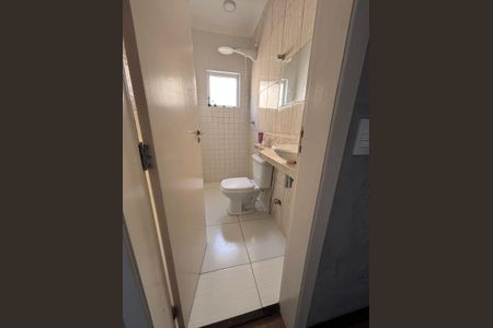 Casa à venda com 240m², 3 quartos e 3 vagas Casa à venda com 240m², 3 quartos e 3 vagasBanheiro 2